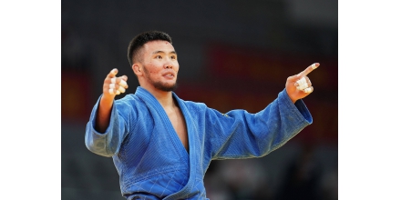 柔道——男子73公斤级决赛：青达嘎夺冠