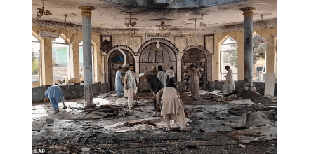 美军撤离后阿富汗最大恐怖袭击：“人弹”血洗清真寺逾百死亡