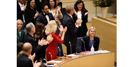 上任不到8小时，瑞典首任女首相被迫辞职，连庆功宴都没赶上