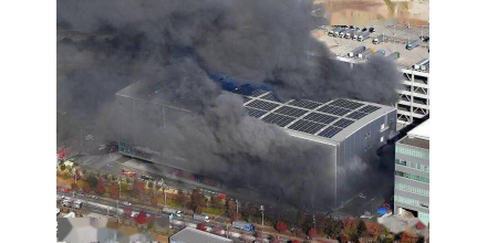 日本突发！大阪一七层高仓库发生火灾，57辆消防车和一直升机出动灭火